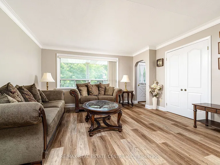 3161 Steeles Ave W — Photo 6