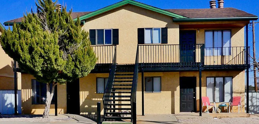 2 bed, 1.0 bath, 750 sqft, $975 — Photo 1