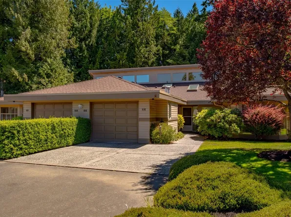 816 Lakes Blvd, Nanaimo, BC V9P 2P8