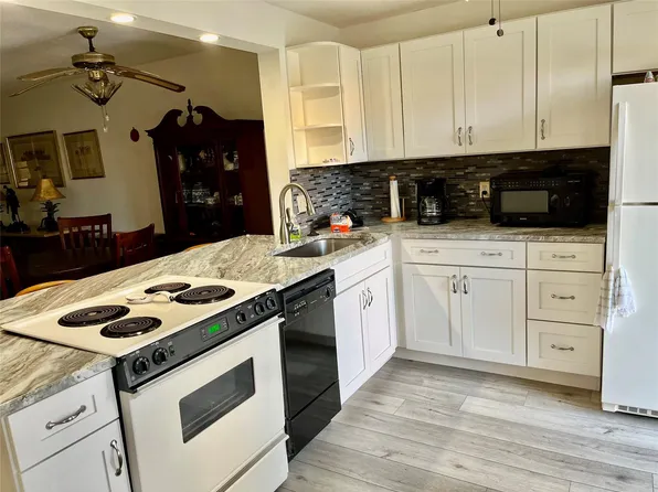 2102 NE 1st Way #101, Boynton Beach, FL 33435