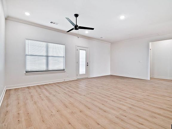5th image of 1049 Nottington St