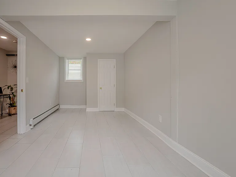 114 Mary Ave — Photo 10