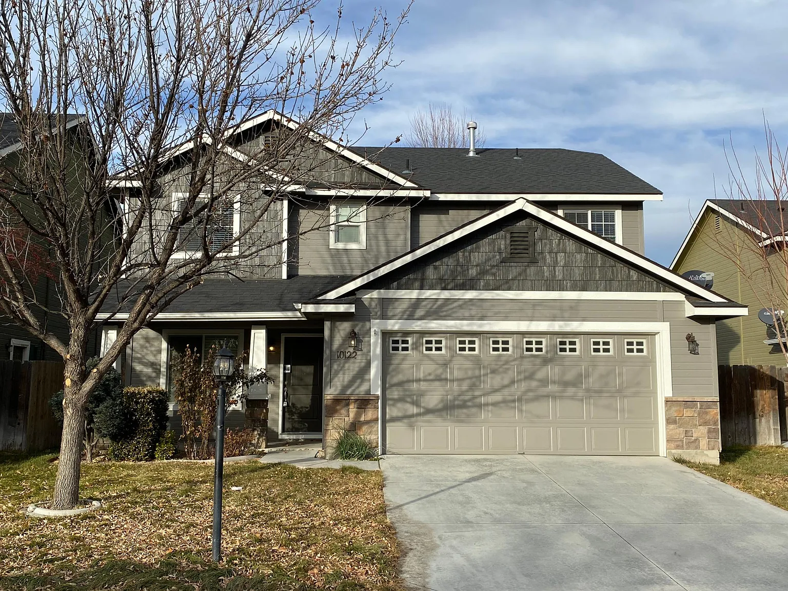 4 bed, 2.5 bath, 2009 sqft, $2,380 — Photo 2