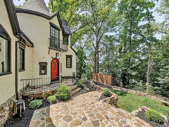 5th image of 851 Woods End Ln SW