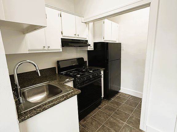 3rd image of 5115 Melrose Ave #8