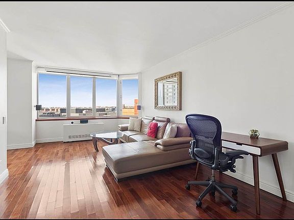 4th image of 500 W 43rd St APT 21B