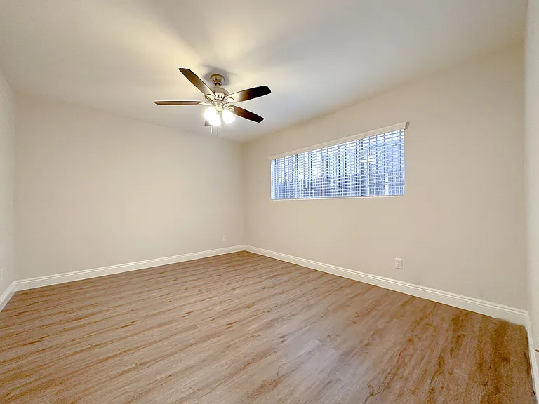 925 Edith Ave #B — Photo 2