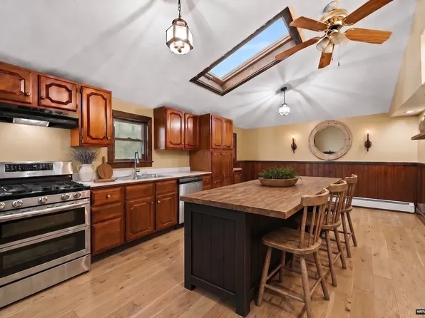 243 Bartlett Rd, Plymouth, MA 02360