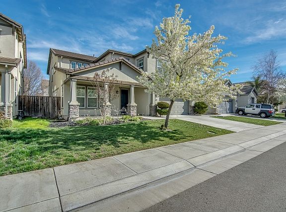 3rd image of 6064 Silver Oak Cir