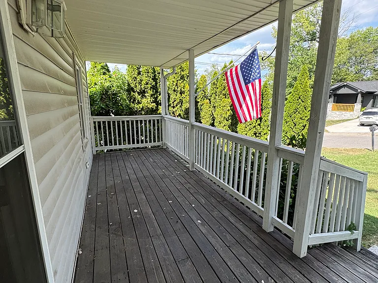 345 Chamberlin St — Photo 2