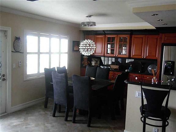 5th image of 4085 Oakridge U #4085