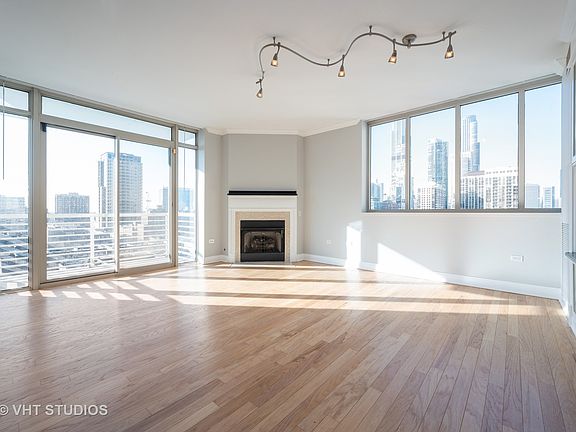 3rd image of 1515 S Prairie Ave Unit 902
