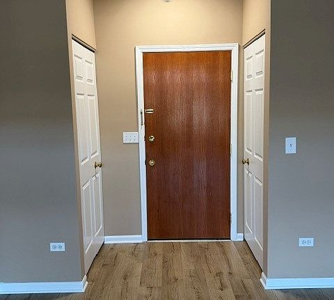 4th image of 105 W Saint Charles Rd APT 201