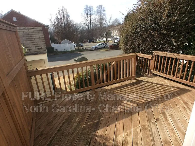 17811 Delmas Dr — Photo 3