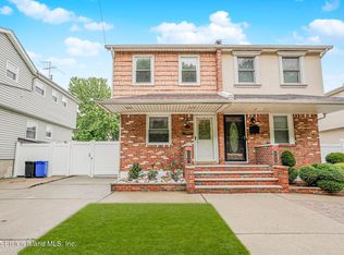 220 Woodrow Rd, Staten Island, NY 10312