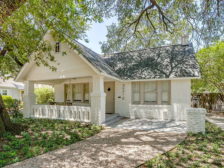 3216 Cockrell Ave — Photo 1