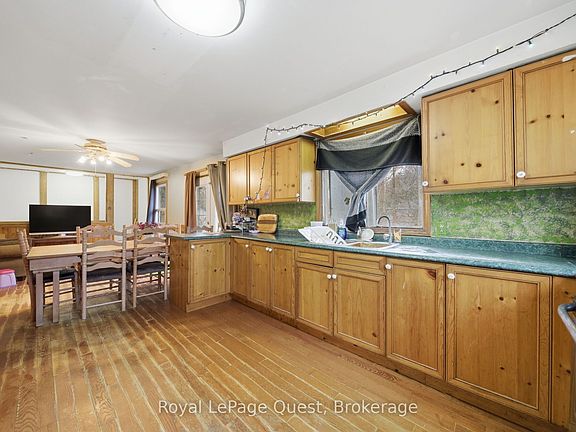 4th image of 7476 Ash Cres
