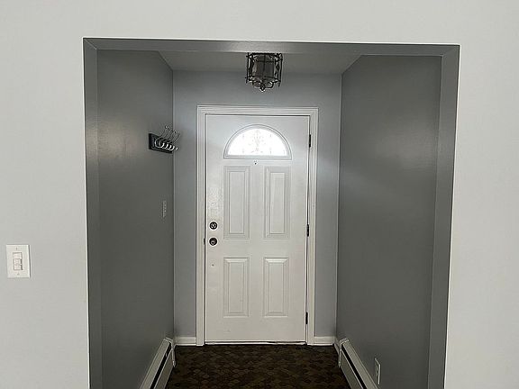 3rd image of 801 Oakton St