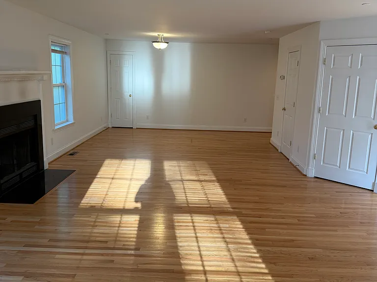 220 Gross Ave — Photo 17