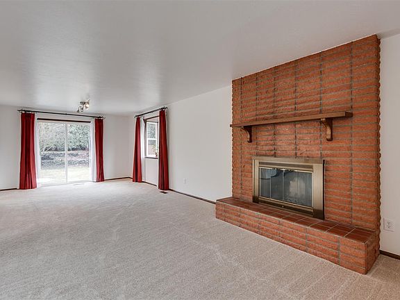 3rd image of 6926 N Greenwood Blvd