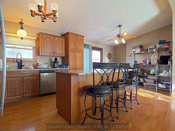5th image of 2208 Viking Rd