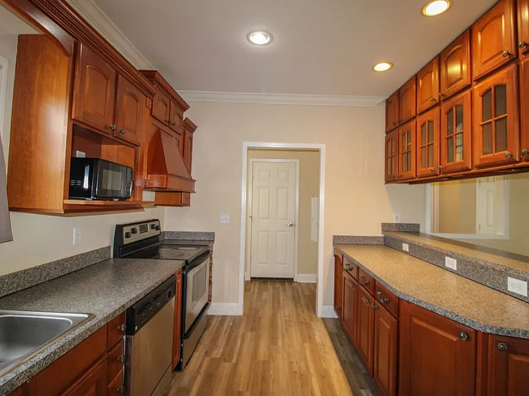 126 Meadows Ln — Photo 10