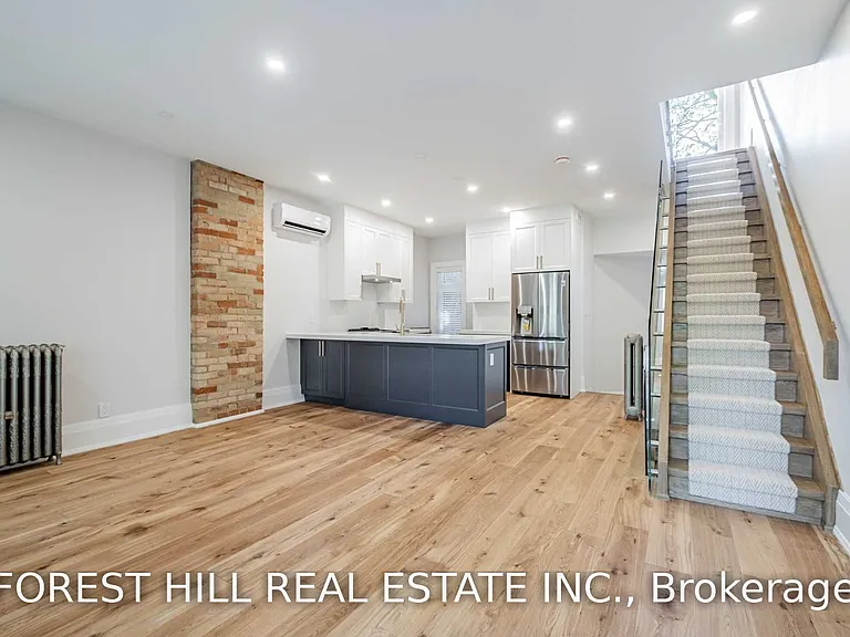36 Howland Ave — Photo 5