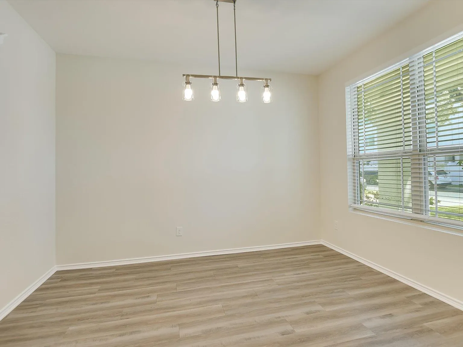 3 bed, 2.5 bath, 2233 sqft, $2,695 — Photo 4