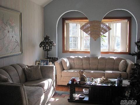 3rd image of 7 Oakwood Hills Dr