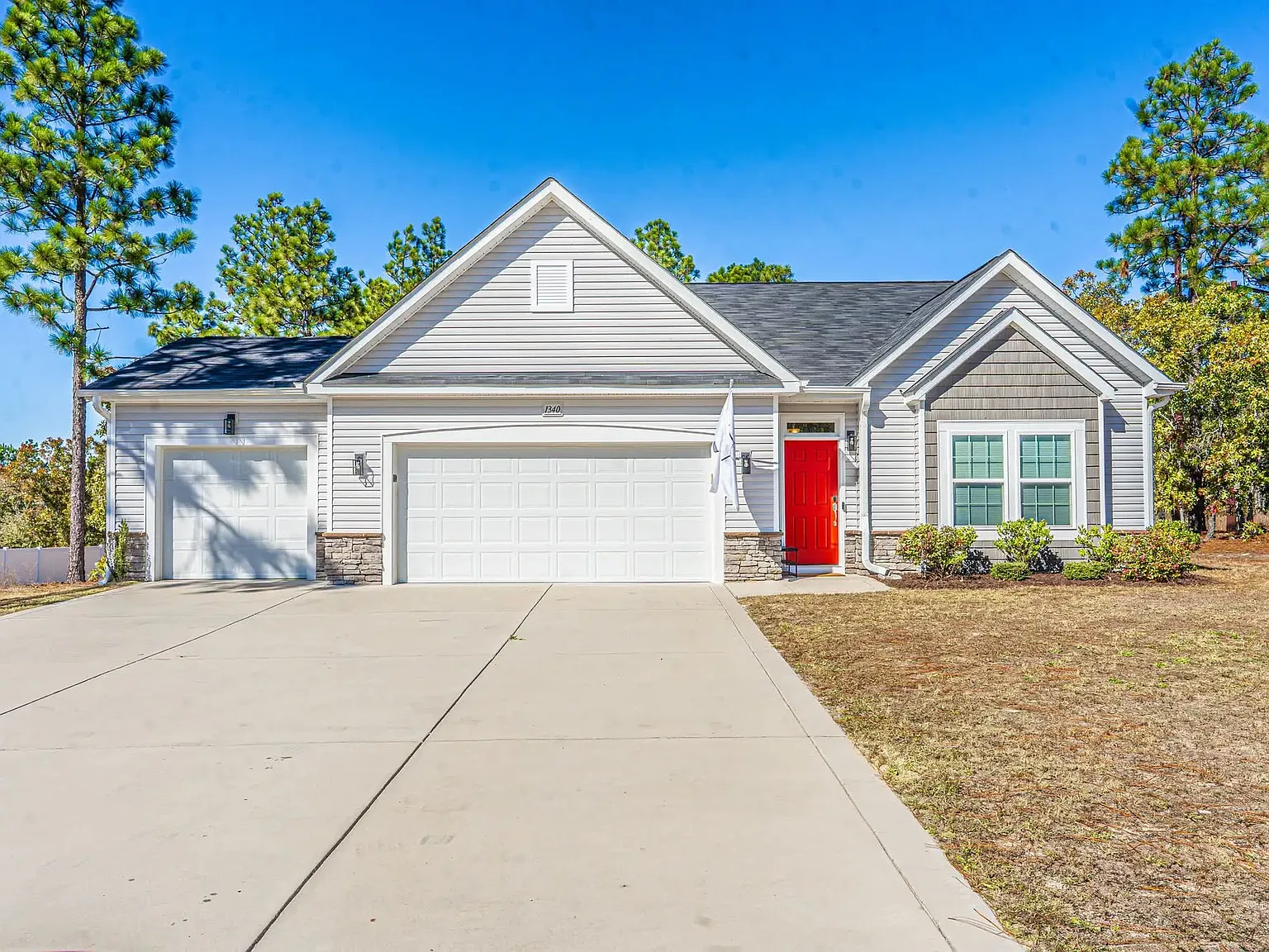 4 bed, 1933 sqft, $3,500 — Photo 1