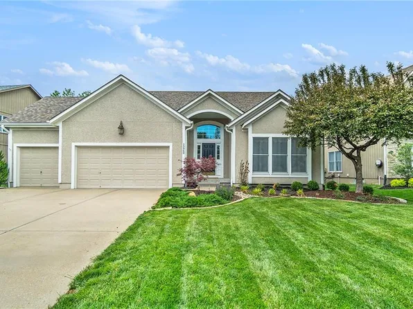 15960 S Clairborne St, Olathe, KS 66062