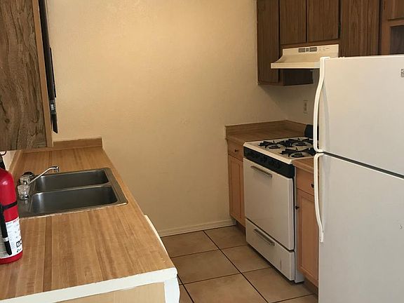 3rd image of 3513 Wellesley Dr NE APT A