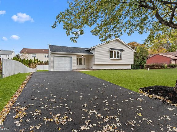 3rd image of 100 E Endfield Rd