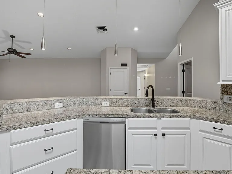6326 N 14th Pl — Photo 12