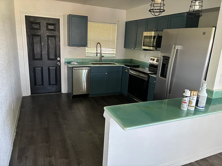 1171 Memorial Dr — Photo 3