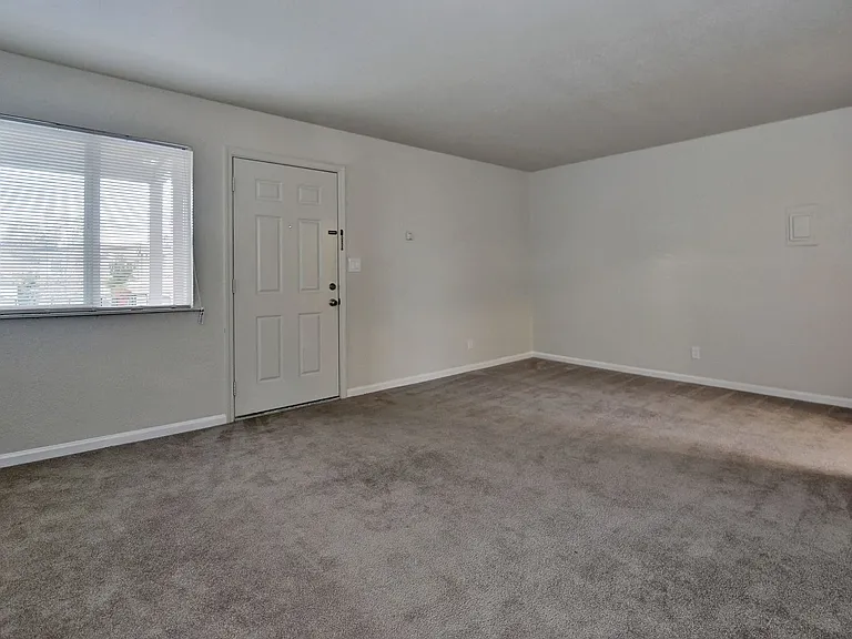925 Pomeroy Ave — Photo 13