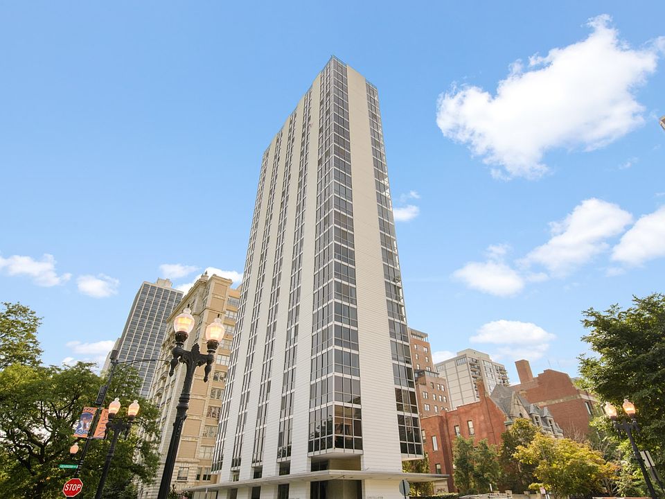 The Constellation - 1555 N. Dearborn