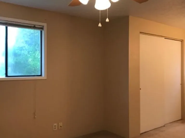 204 Crestview Dr — Photo 5