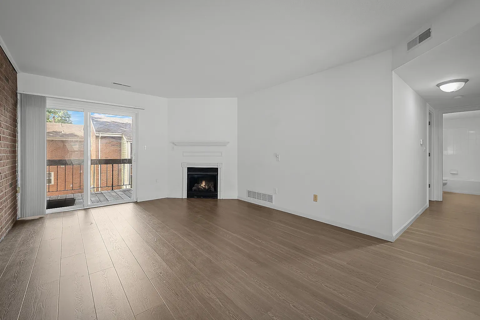 2 bed, 992 sqft, $1,725 — Photo 2