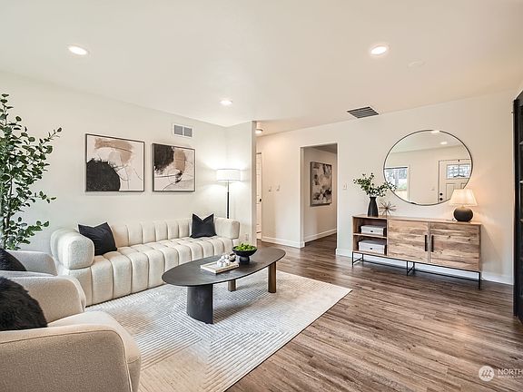 3rd image of 8517 Veterans Drive SW