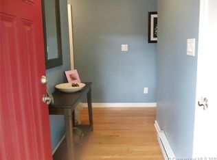 4 Kindle Ln, Derby, CT 06418