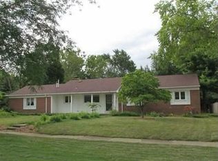 902 Arbor Ct, Wheaton, IL 60189