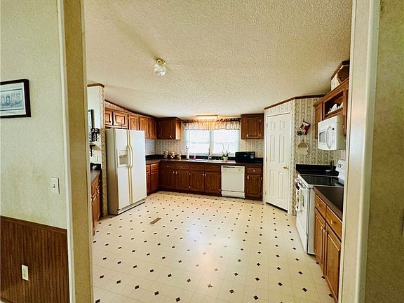 3rd image of 225 Angel Dr