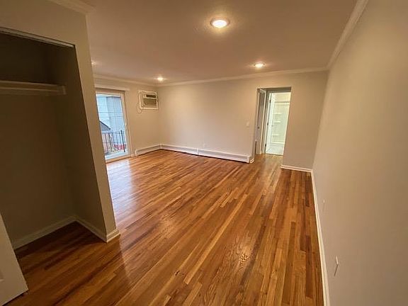 2nd image of 4539 Whetsel Ave APT 5