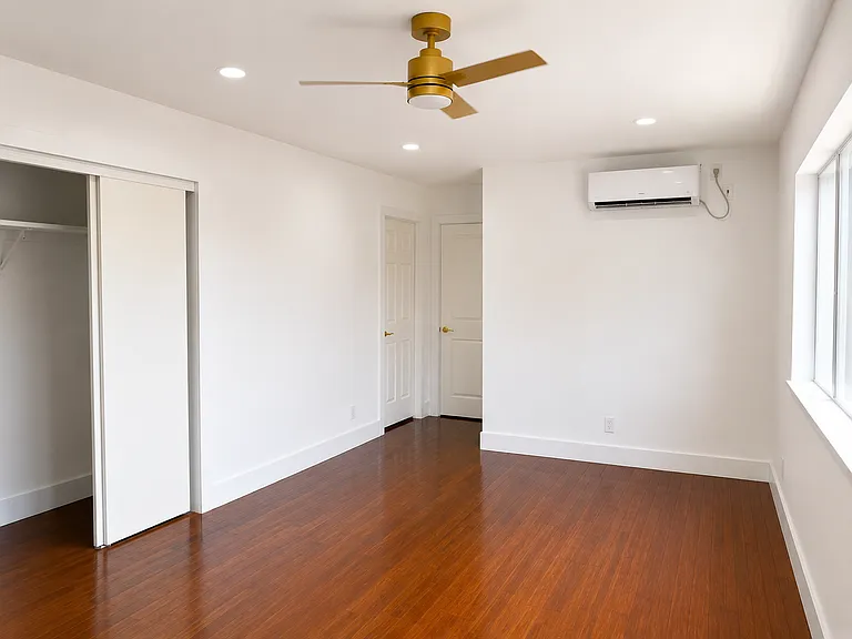 2712 Oakcliff St #6 — Photo 1