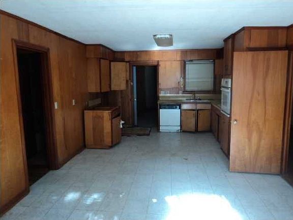3rd image of 207 Woody Dr