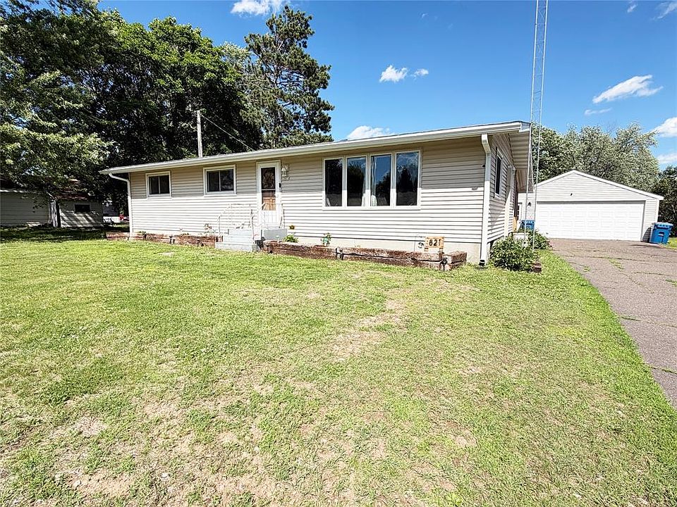 1st image of 821 Manwaring Avenue
