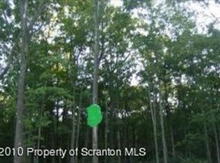 204 Woodland Dr, Mount Cobb, PA 18436