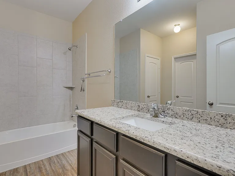 1517 Hill Top Ct — Photo 7