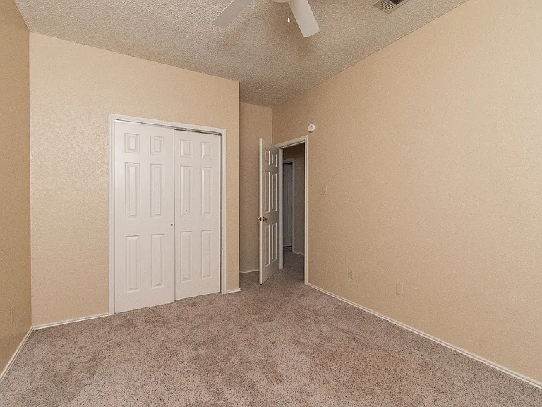 2304 Iowa Dr — Photo 16